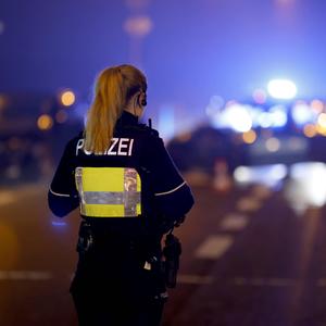 Symbolbild: Polizistin der Kölner Polizei 