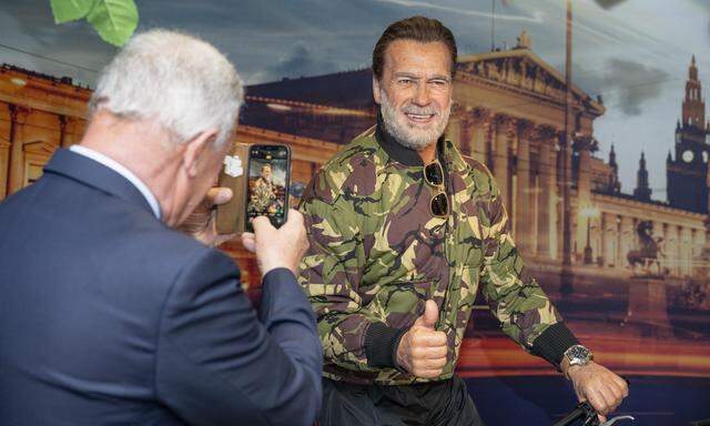Die neue Wachsfigur zeigt Schwarzenegger als „Botschafter für die Umwelt“ auf einem Fahrrad. 