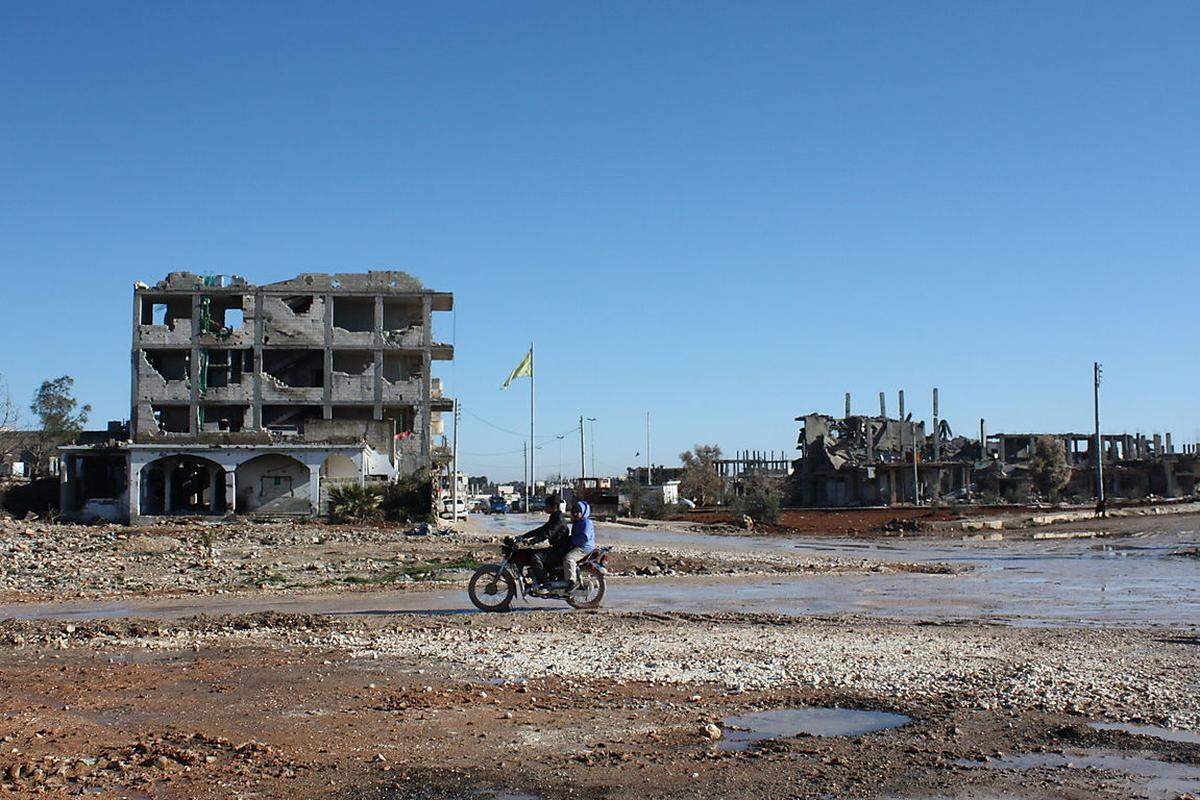 Kobane hat für den Widerstand gegen den IS einen hohen Preis gezahlt. Die Gefechte haben tiefe Wunden in die Stadt geschlagen. 80 Prozent der Gebäude wurden zerstört.