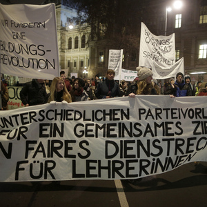 1100 Junglehrer demonstrierten gegen das neue Lehrerdienstrecht