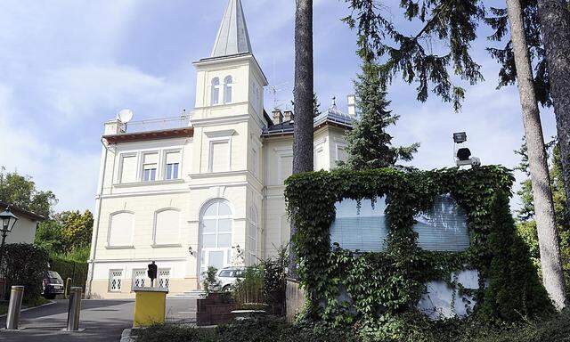 Eine Villa in Wien-Wäring sorgt für Aufsehen. Laut Grundbuch ist sie jedenfalls im Besitz der US-Botschaft.