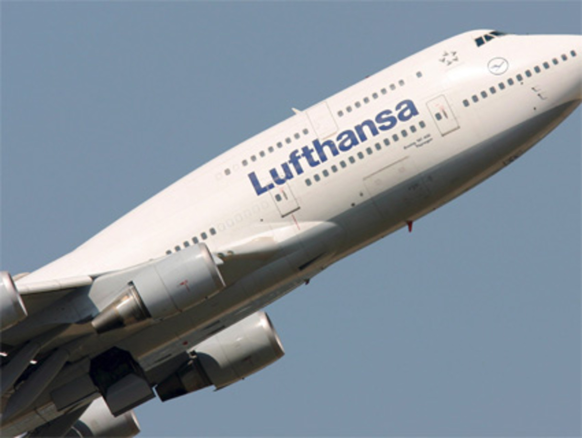 Die Lufthansa galt als langjähriger AUA-Partner in der Star Alliance als Favorit. Nun kauft die deutsche Fluglinie die AUA um eine Milliarde Euro.Die Lufthansa zählt zu den wenigen Airlines, die 2007 Gewinne machten:- Umsatz 2007: 22,4 Mrd. Euro- Mitarbeiter: 100.779