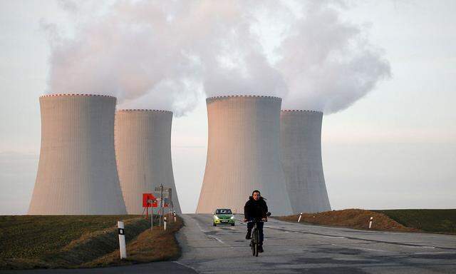 Strom aus den politisch bekämpften grenznahen Kernkraftwerken findet sich auch im heimischen Netz (im Bild: Temelin).
