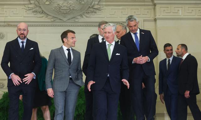 Karl Nehammer mit EU-Ratspräsident Charles Michel, Emmanuel Macron, und dem belgischen König Philippe in Brüssel. 