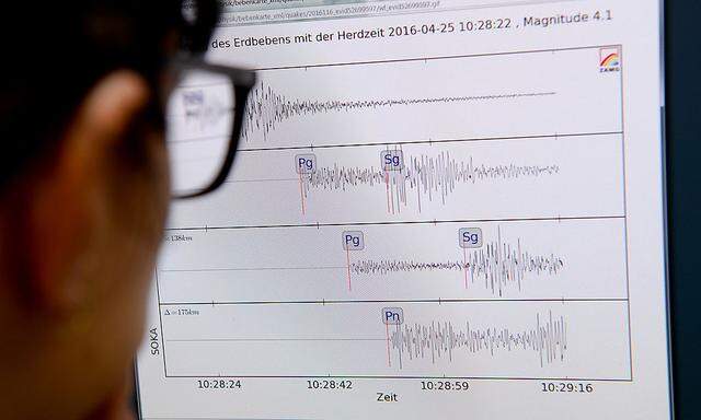 Das Seismogramm des Erdbebens. Die Zeitangaben beziehen sich auf Greenwich Mean Time