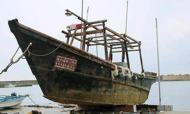 Mindestens acht solcher Holzboote geben den japanischen Behörden Rätsel auf.