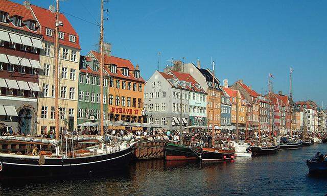 Archivbild - Der Nyhavn in Kopenhagen. Dänemark gilt laut UN-Bericht als das glücklichste Land der Welt.