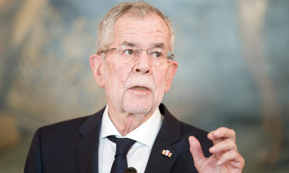 Bundespräsident Alexander van der Bellen besuchte in Innsbruck die Volksschule, danach das Akademische Gymnasium Innsbruck, wo er 1962 maturierte.