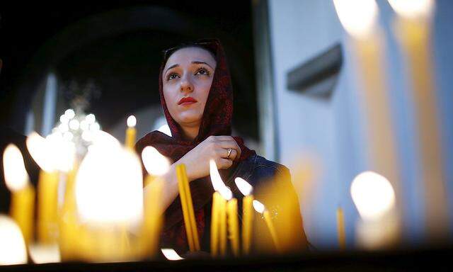 Eine Frau betet für die armenischen Opfer des Osmanischen Reiches im Jahr 2015. Die Türkei und auch viele Türken wehren sich gegen den Begriff 