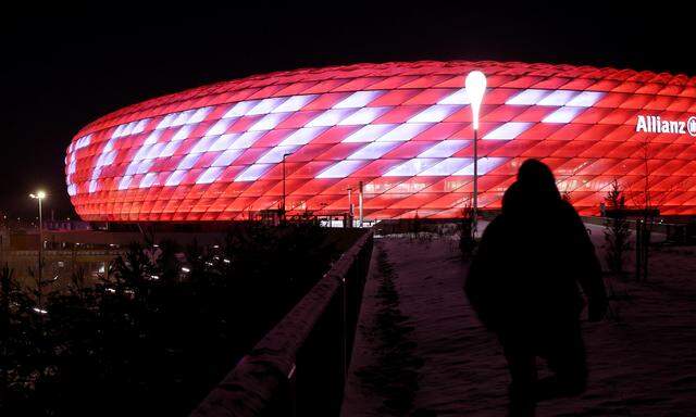 „Danke Franz“: Die Allianz Arena erstrahlt dieser Tage mit Schriftzug. 