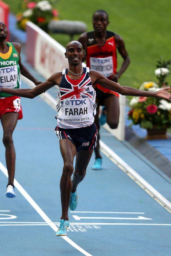 Die Leichtathleitk-Weltmeisterschaften bringen am ersten Tag zwei Entscheidungen über Langdistanzen. Bei den Männern ist der britische Doppelolympisieger Mo Farah über 10.000 Meter in 27:21,71 Minuten ein Klasse für sich. Lange Zeit läuft der Brite nur am Ende des Feldes. Die Äthiopier und Kenianer finden aber kein Rezept gegen die Spurtstärke des 30-Jährigen, der die Schlussrunde in 54,4 Sekunden zurücklegt. Der neue Ex-Weltmeister Ibrahim Jeilan aus Äthiopien und Paul Tanui aus Kenia folgen auf den Plätzen.