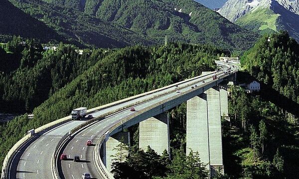 ARCHIVBILD EUROPABRUECKE