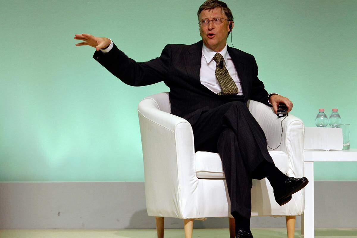 Bill Gates war bis 2009 der reichste Mensch der Welt.Der Microsoft-Gründer landet heuer auf der "Forbes"-Liste - wie schon im Vorjahr - mit einem Vermögen von 67 Milliarden Dollar auf Platz zwei. Damit hat er sein Vermögen um sechs Milliarden Dollar ausgebaut.