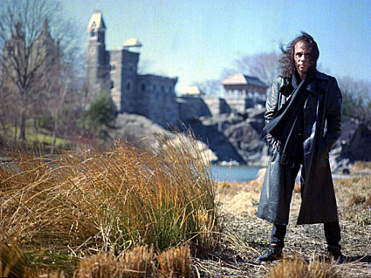 Ronnie James Dio, Mitglied bei namhaften Bands wie Black Sabbath und Rainbow, aber auch unter eigenem Namen erfolgreich, ist am Sonntag, dem 16. Mai, einer Krebserkrankung erlegen. Er hatte eine der markantesten Stimmen des des Hard Rock und Heavy Metal.