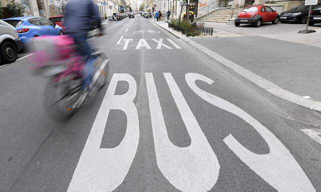 Freie Fahrt für E-Autos auf der Busspur. In Wien wird es dazu einen Test „im innerstädtischen Gebiet“ geben, wie Rot-Grün am Donnerstag erklärte.