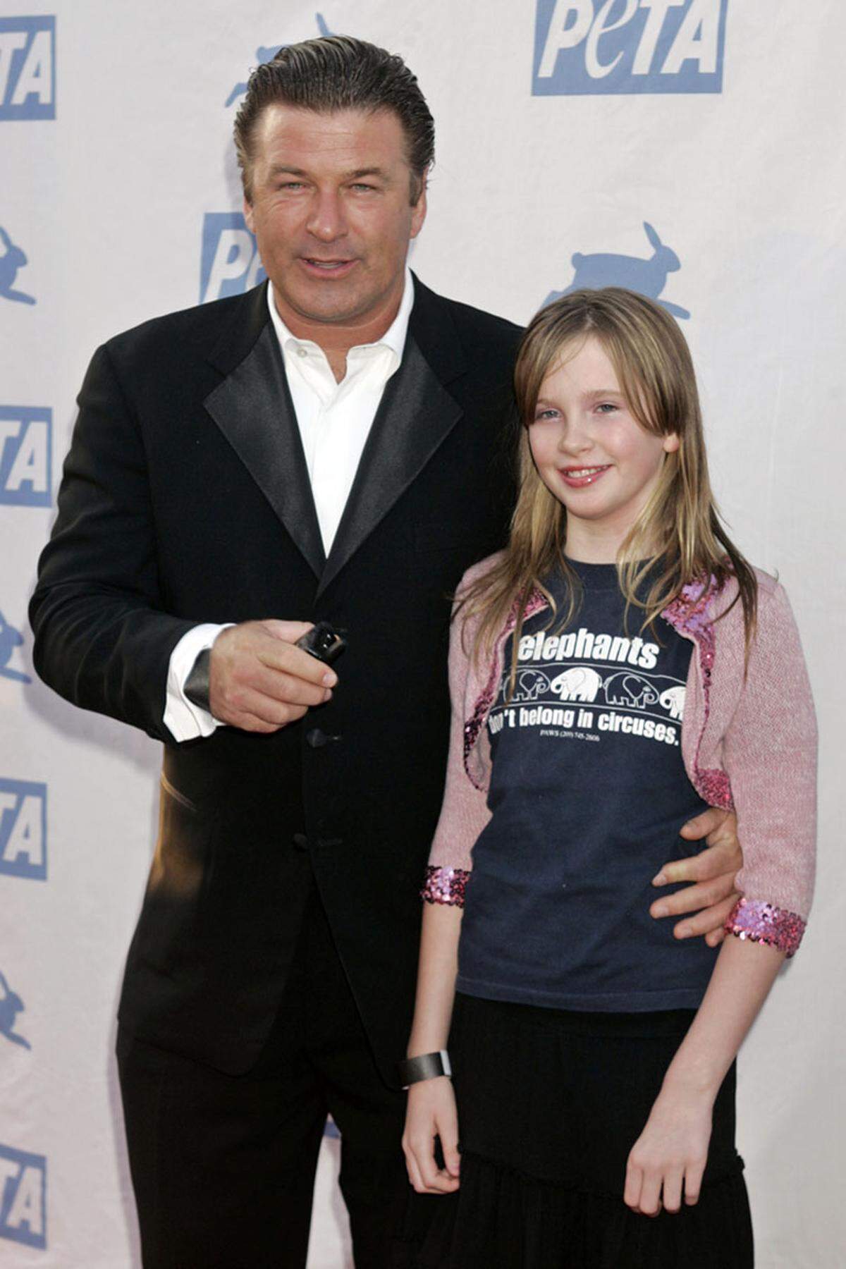 Die Scheidung von Schauspieler Alec Baldwin und Kim Basinger endete 2002 in einem Krieg um das Sorgerecht der gemeinsamen Tochter Ireland. Baldwin gab immer wieder an, dass seine Ex-Frau es ihm erschwerte im Leben seiner Tochter präsent zu bleiben.
