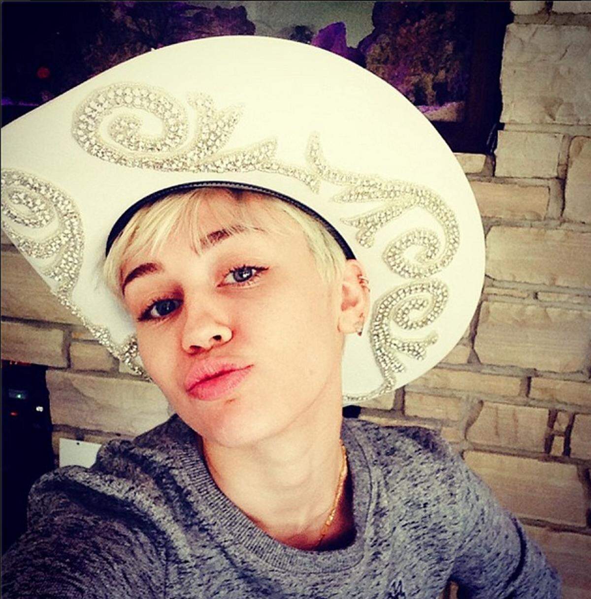 Als Königin der Selfies versteht sich auch Miley Cyrus.