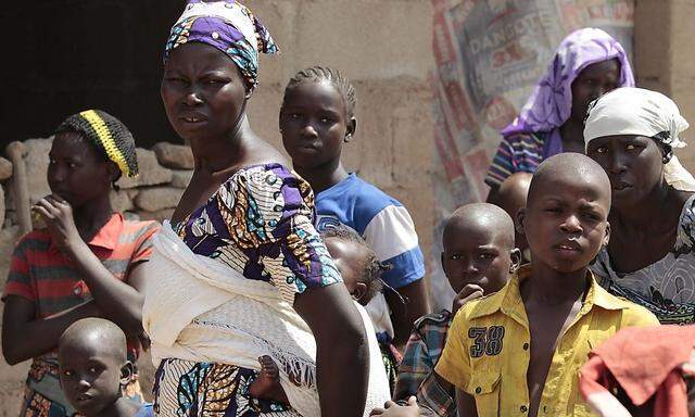 Tausende Menschen sind nach Boko-Haram-Angriffen geflohen. 