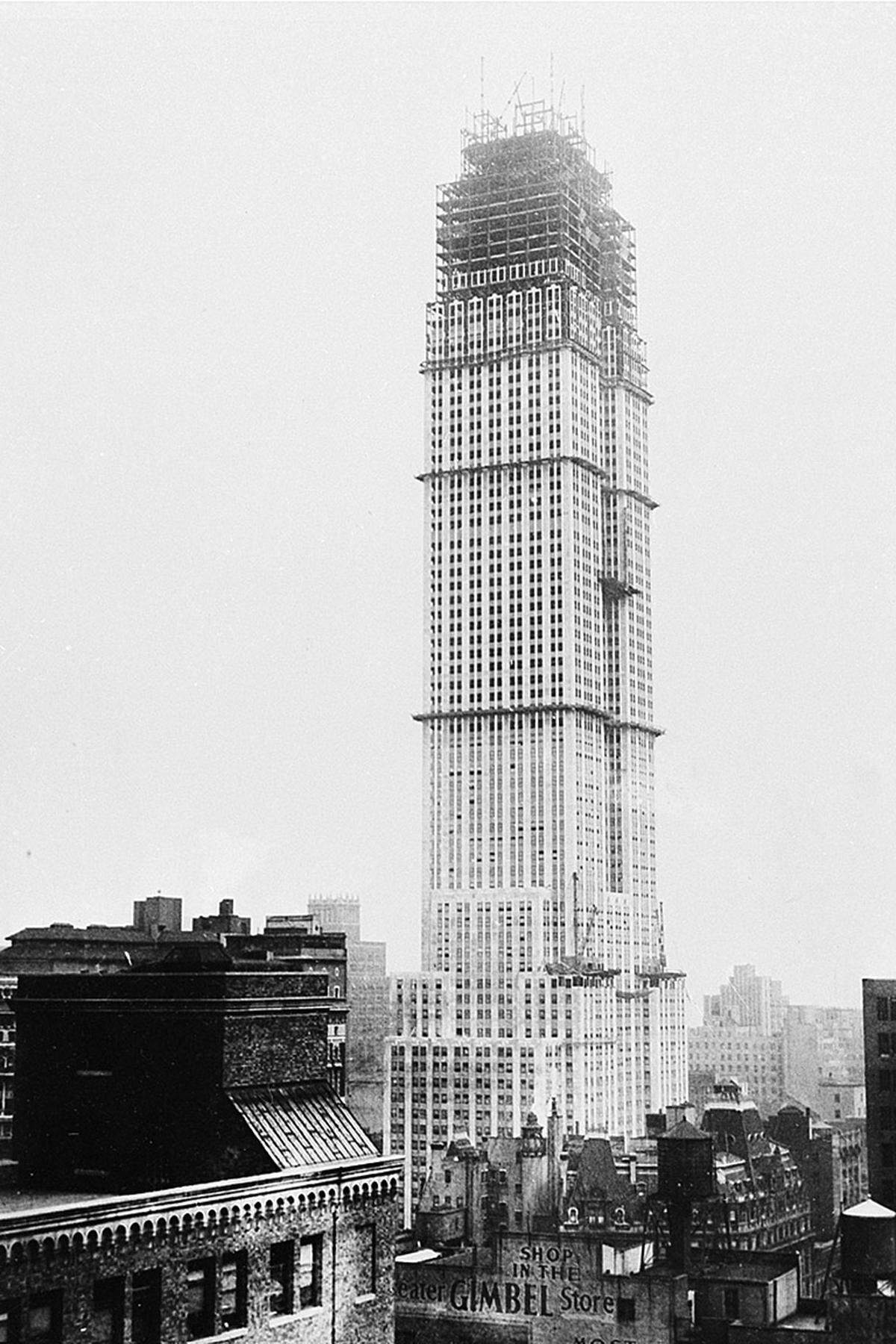 Im letzten Moment plante Architekt William van Alen sein Bauwerk um und setzte dem Chrysler Building die markante Spitze auf. Damit wurde es zum vielleicht schönsten Wolkenkratzer der Welt um mit 319 Meter im Jahr 1930 zum höchsten.