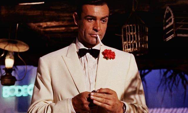 In den Sixties rauchte er noch aktiv: Sean Connery als James Bond in „Goldfinger“ (1964).