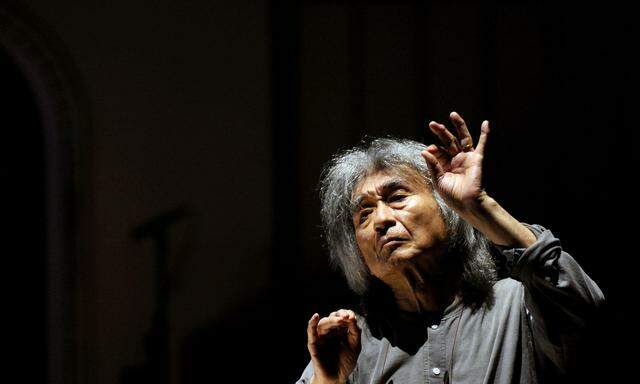 Leidenschaftlich, humorvoll, bescheiden: der Dirigent Seiji Ozawa, hier während einer Probe zu „Eugen Onegin“ an der Wiener Staatsoper im Jahr 2009.