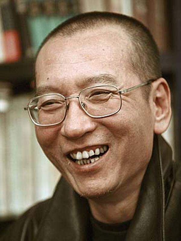 Das Nobelpreis-Komitee zeichnet Liu Xiaobo aus: Der chinesische Dissidenten setzte sich mit seiner "Charta 08" für die Bürgerreche im kommunistischen China ein und sitzt dafür seit 2009 in Haft. Die Kür sorgt für Verstimmung in Peking.