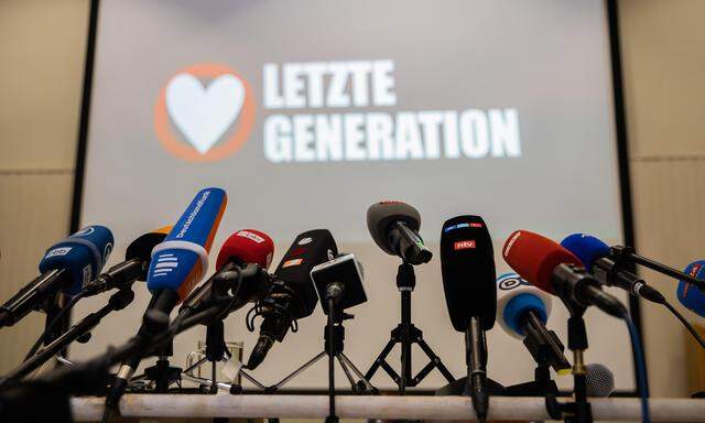 Die Protestgruppe Letzte Generation will sich in Deutschland nicht mehr auf der Straße festkleben.