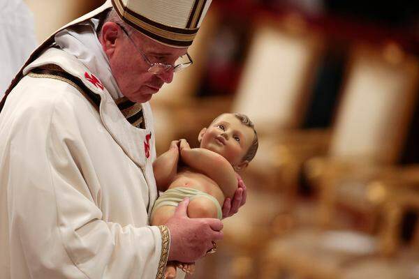 Die erste Christmette von Papst Franziskus in Rom.