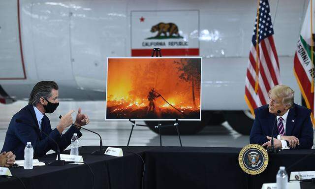 Gouverneur Gavin Newsom und Präsident Trump wurden sich bei ihrem Treffen in Sacramento nicht einig beim Thema Waldbrandprävention..