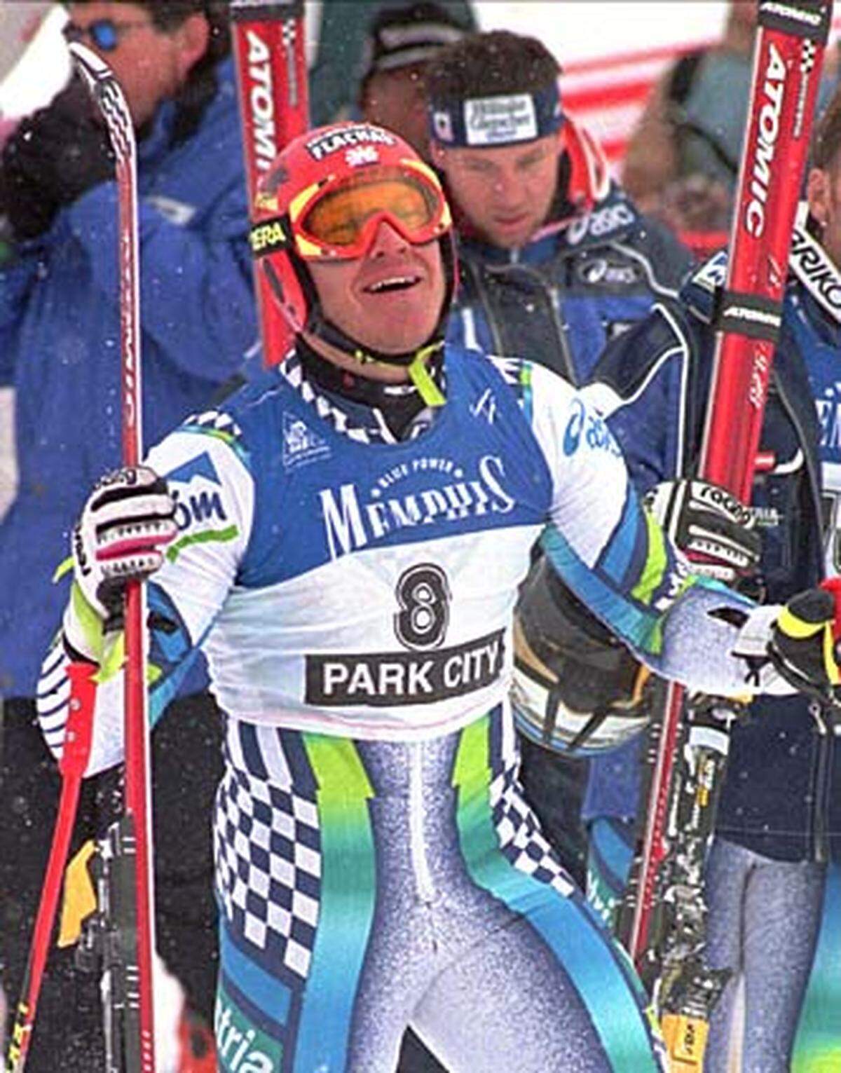 Hermann Maier will noch weiter nach oben: Die Saison 1997/98 wird zu einem wahren Triumphlauf, die Startnummer acht wird zu Maiers persönlicher Glücksnummer.