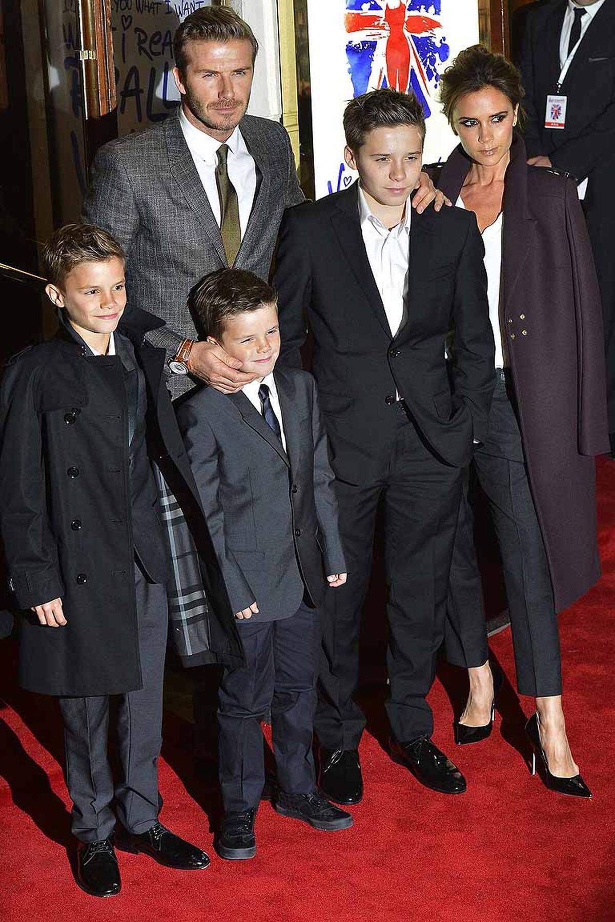 Posh Spice führt seit 1999 eine schlagzeilenarme Ehe mit dem britischen Fußballstar David Beckham, die beiden haben mittlerweile vier Kinder zusammen. Während ihre musikalische Solo-Karriere kaum wahrgenommen wurde, fasste sie als Model (Armani), besonders aber als Designerin in der Modebranche Fuß.