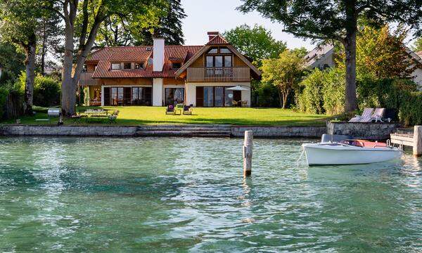 Für 13,8 Millionen Euro zu haben: Seeliegenschaft am Attersee samt Villa und privatem Badesteg.