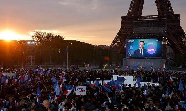 Macrons Anhänger feierten auf dem Marsfeld vor dem Eiffelturm.