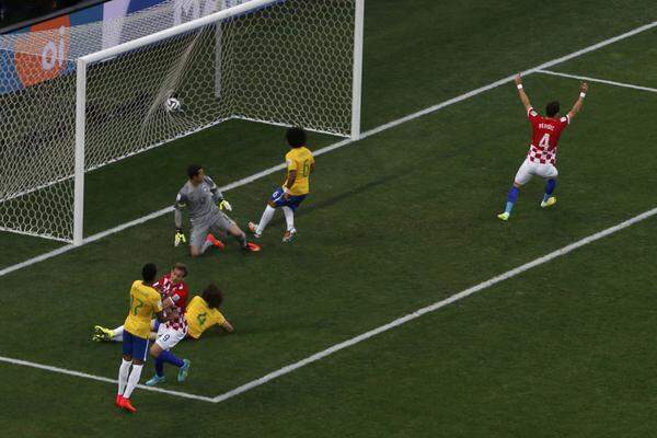 Die Heim-WM beginnt für Brasilien mit einem Schock: Marcelo bringt Kroatien mit einem Eigentor in Führung.