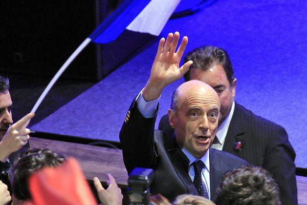 Außenminister Alain Juppé gab sich kampfbereit: "Wir werden uns für die nächste Schlacht wappnen."