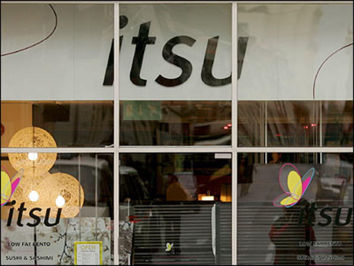 Die britische Polizei hat offenbar Hinweise auf eine Verwicklung ausländischer Behörden in die Vergiftung des Ex-Spions. Im Rahmen der weiteren Ermittlungen sollen Untersuchungsbeamte nach Moskau und Rom reisen. Britische Diplomaten schließen Auswirkungen auf das Verhältnis mit Moskau nicht aus.