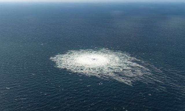 September 2022: Auch an der Oberfläche der Ostsee nahe der dänischen Insel Bornholm sind die Folgen der  Detonation am Meeresgrund zu sehen.
