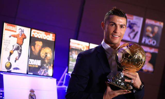 Den Ballon d'Or nennt Cristiano Ronaldo schon sein Eigen, nun soll der neue Fifa-Pokal für den Weltfußballer folgen.
