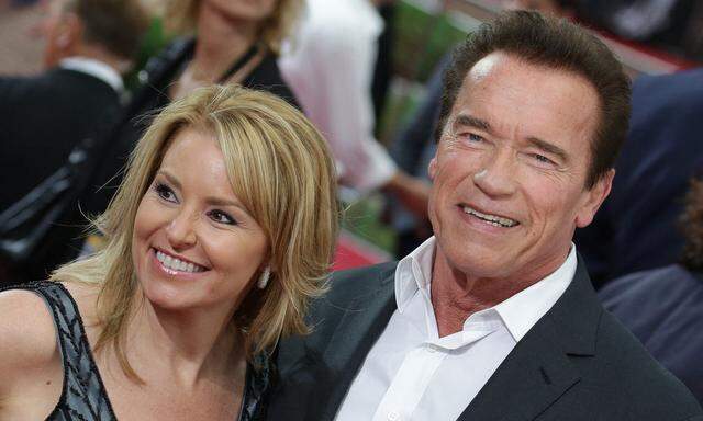 Schauspieler Arnold Schwarzenegger und seine Freundin Heather Milligan 