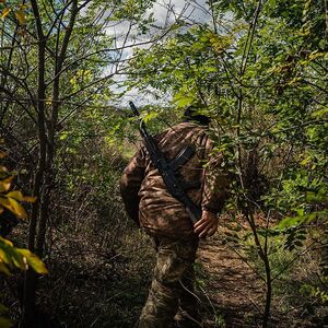 TOPSHOT-UKRAINE-RUSSIA-CONFLICT-WAR TOPSHOT - A Ukrainian soldier patrols at a position along the front line in the Mykolaiv region on October 5, 2022, amid the Russian invasion of Ukraine. (Photo by Dimitar DILKOFF / AFP)