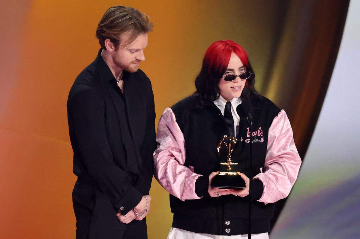 Billie Eilish und ihr Bruder Finneas O‘Connell erhielten den US-Musikpreis für den besten Song des Jahres.