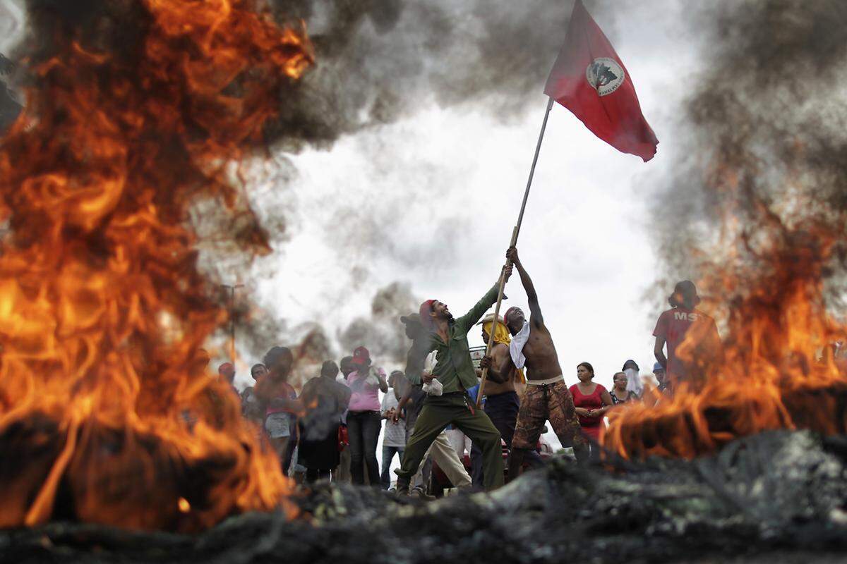 21. November, Brasilia, Brasilien. Die Bewegung der landlosen Landarbeiter geht gegen eine Gesetzesreform auf die Straße.