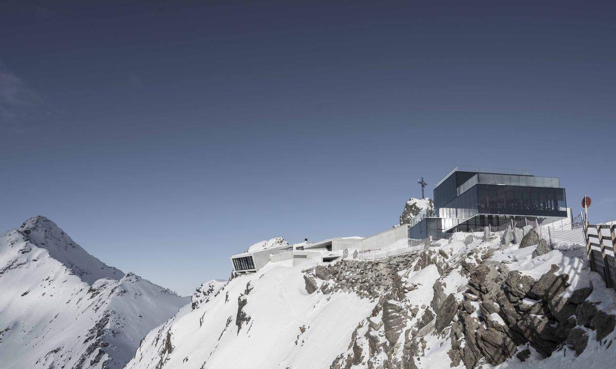 Gemeinsam mit dem Ice Q und der Gaislachkoglbahn bildet die neue "Cinematic Installation" alias "007 Elements" ein Ensemble. Hier fand Regisseur Sam Mendes die Location, die er für "Spectre" suchte.