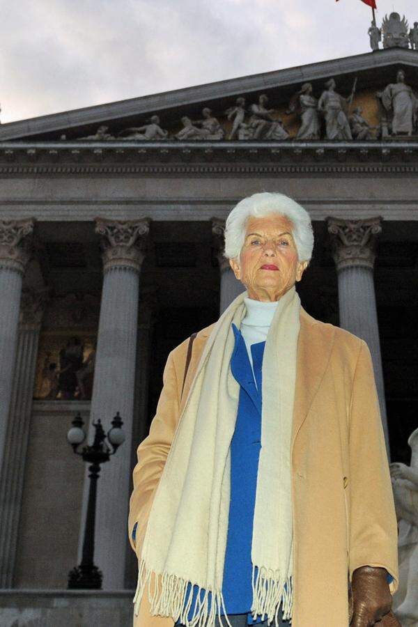 Die Liste ist neu, konnte aber mit einer Unterstützungserklärung der Grünen-Ikone Freda Meissner-Blau bereits medial punkten. Sie positioniert sich als Partei für unzufriedene Grün-, aber auch Rot-Wähler. Spitzenkandidat Fayad Mulla verspricht ihnen "mutige Politik für eine faire und nachhaltige Gesellschaft" - und setzt sich für "das Recht auf ein gutes Leben für alle" ein.