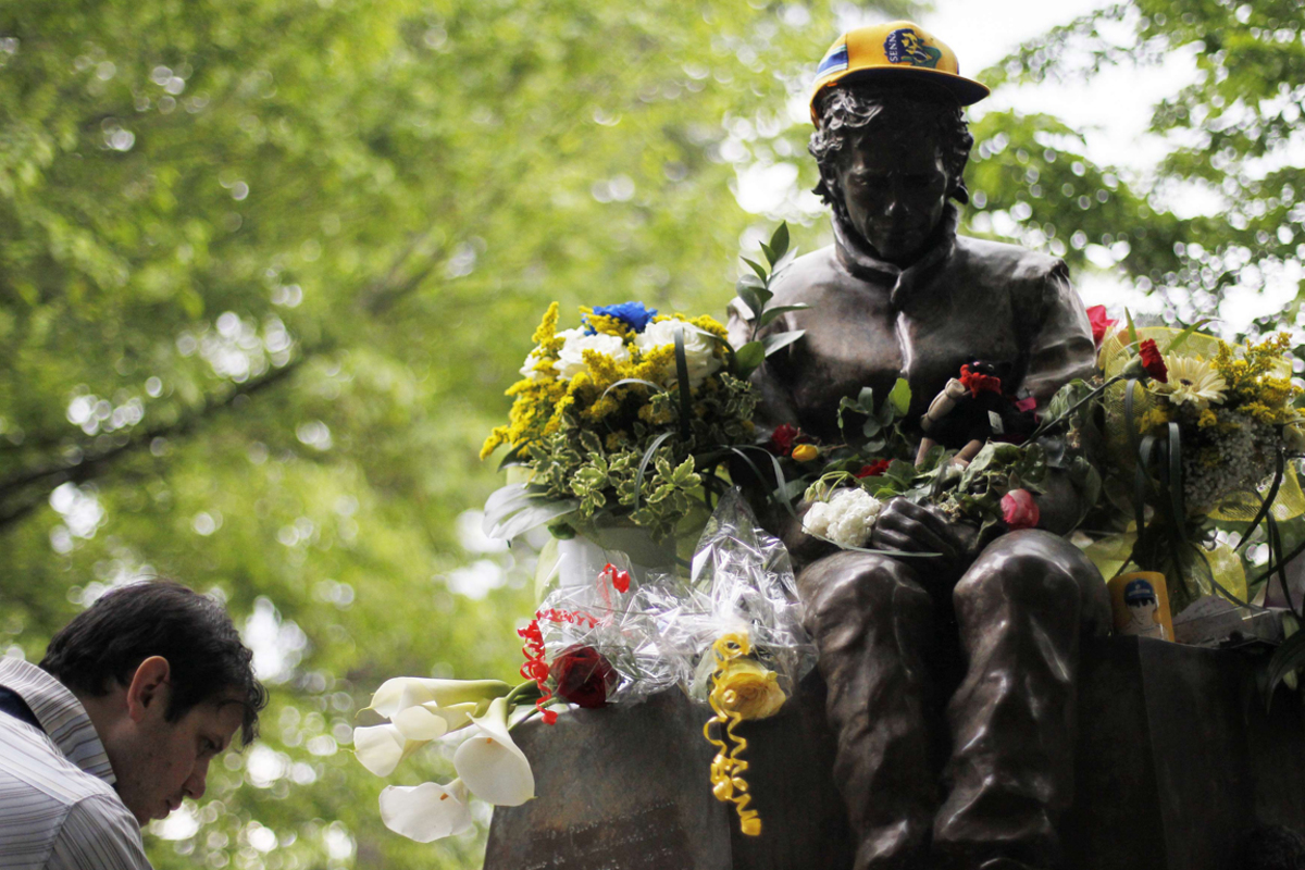 ...und hinterließen Andenken und Blumen.