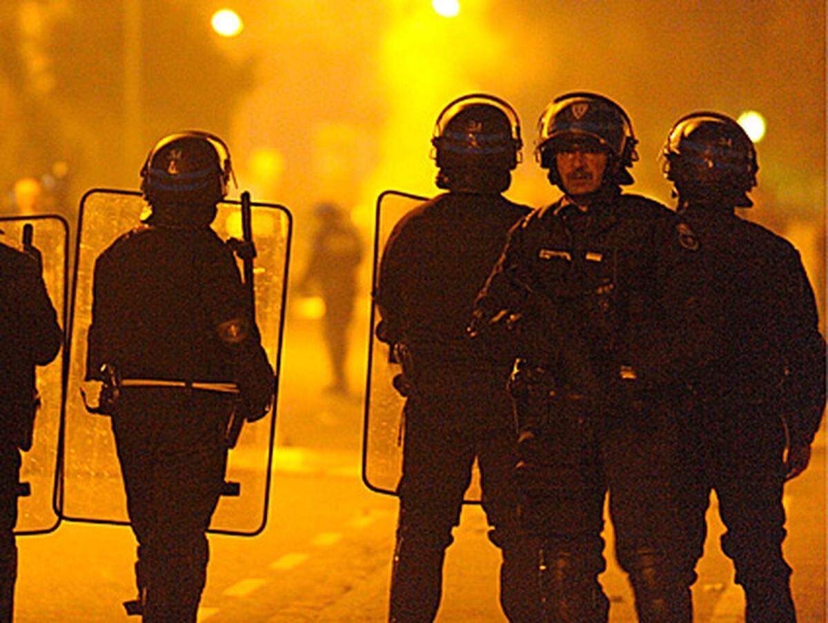 Gegen acht Uhr abends konnte die französische Polizei die Situation unter Kontrolle bringen.