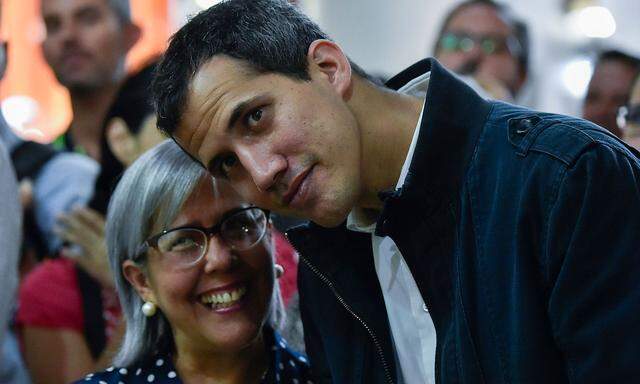 Guaidó mit seiner Mutter.