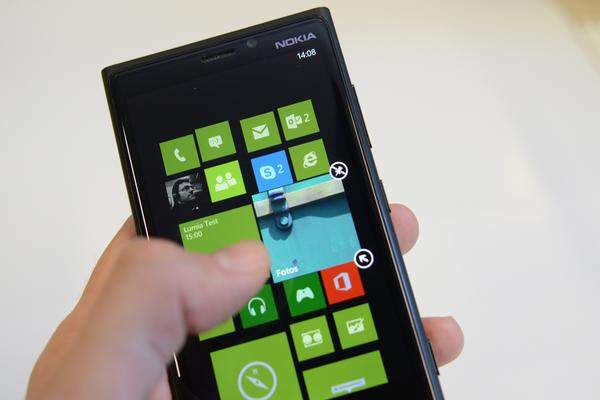 Windows Phone 8 bringt zahlreiche Neuerungen mit sich, insbesondere die Möglichkeit, die Live Tiles in drei statt zwei Größen einzuteilen. Das schafft deutlich mehr Übersicht auf dem Startbildschirm.