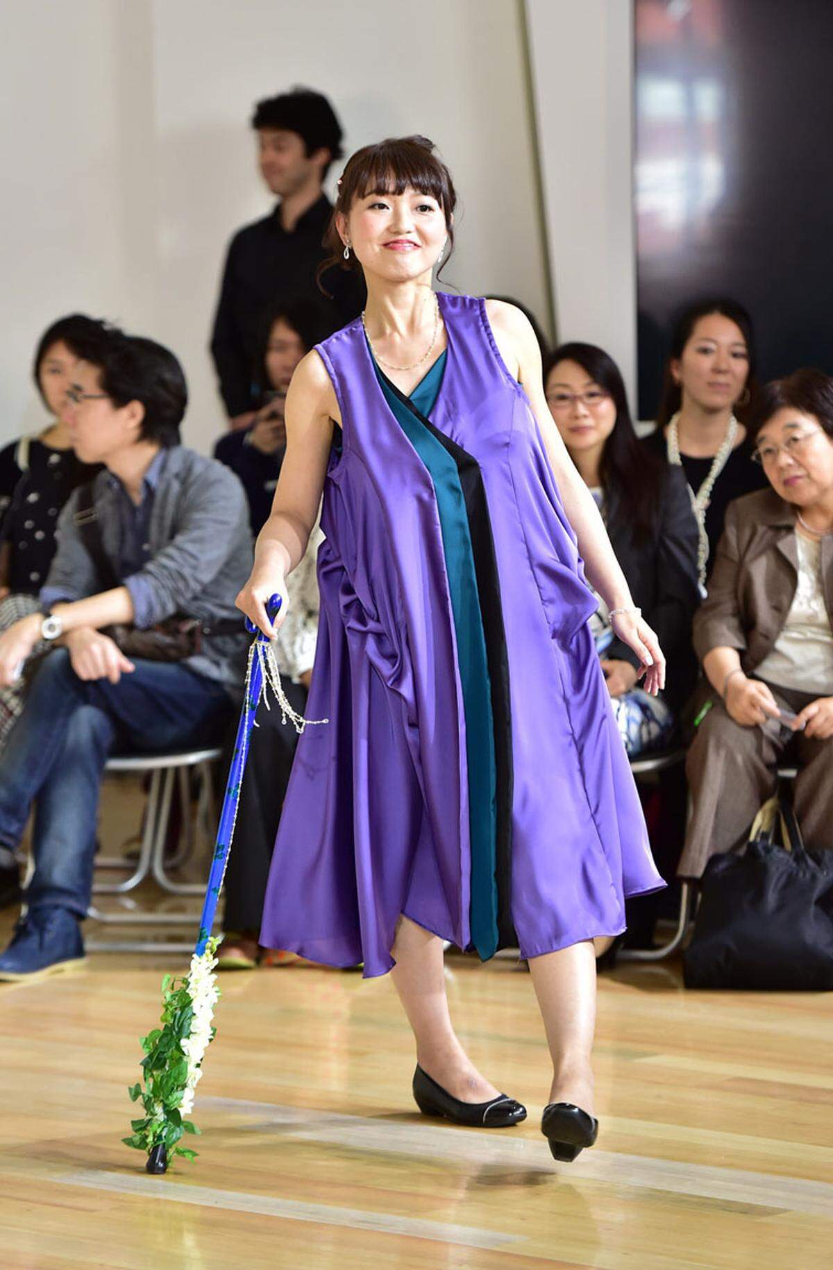 Ob alt oder jung, groß oder klein, mit Einschränkungen oder ohne. Bunt gemischt zeigten sich die Models auf dem Laufsteg von Tenbo bei der Fashion Week in Tokio.