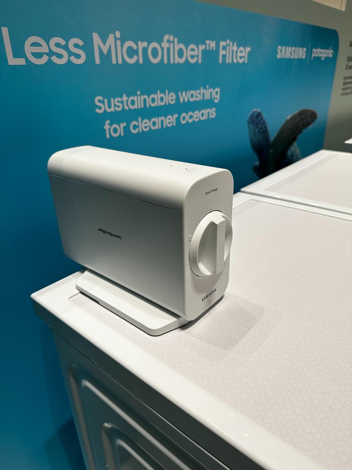 Ein Mikro-Plastik-Filter von Samsung. Nach 30 Wäschen muss er gereinigt werden.